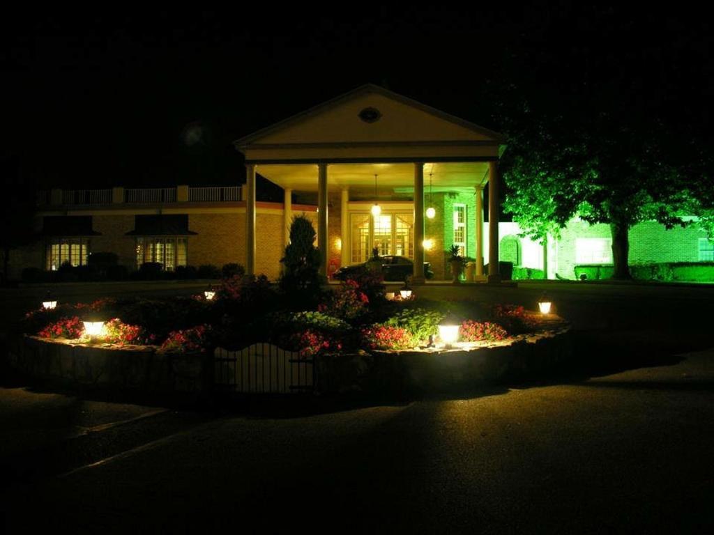 Hotel Carlisle & Embers Convention Center Zewnętrze zdjęcie